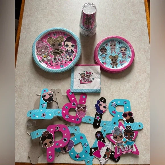 NWOT LOL Queen Bee Sweatsuit And Party Supplies - Picture 5 of 5